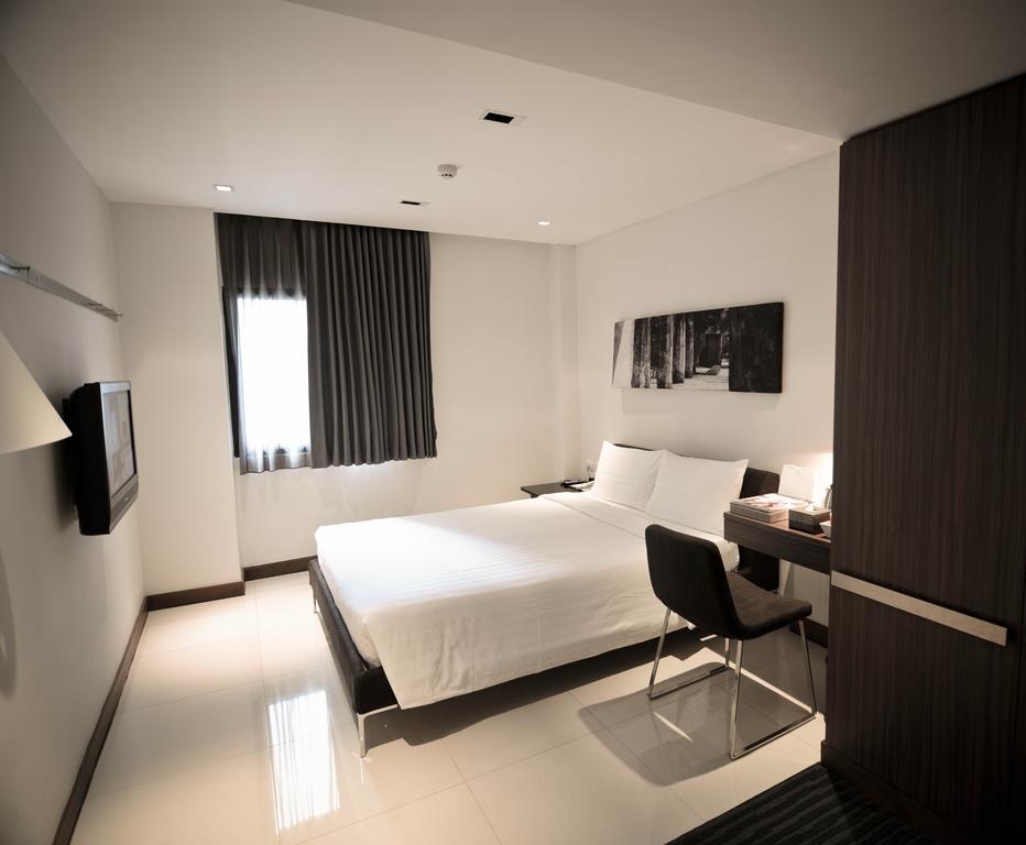 S 33 COMPACT SUKHUMVIT HOTEL photo 2