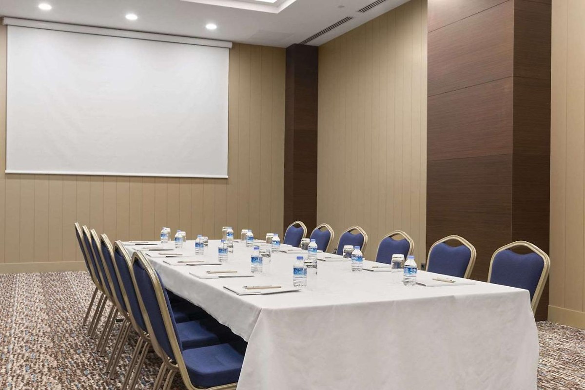 RAMADA HOTEL & SUITES ISTANBUL MERTER photo 2