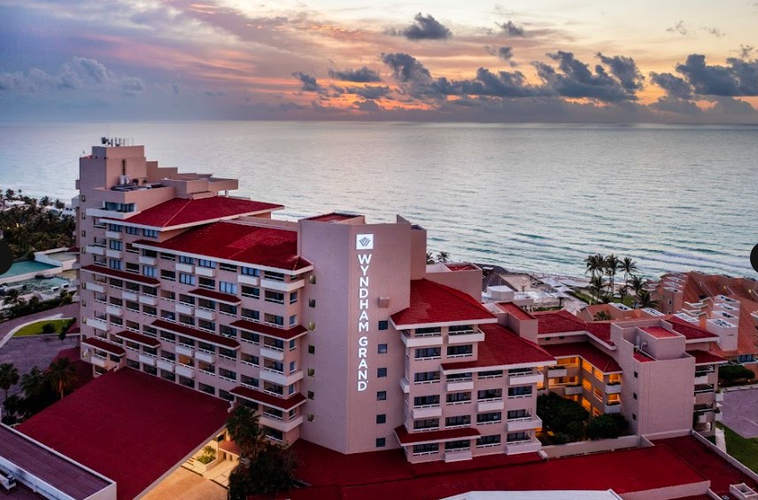 WYNDHAM GRAND CANCUN ALL-INCLUSIVE RESORT & VILLAS