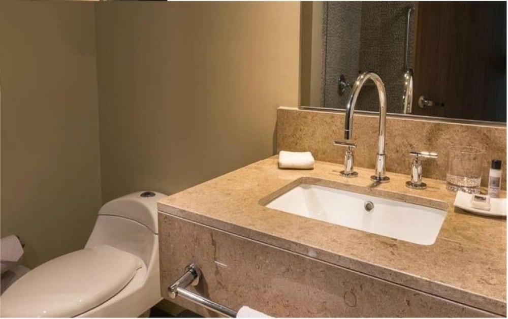 Hampton by Hilton Bogota - Usaquen photo 2