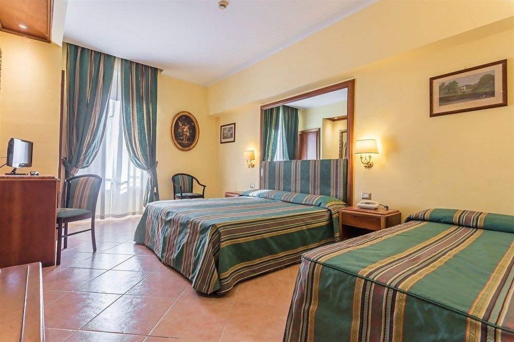 Raeli Hotel Lux