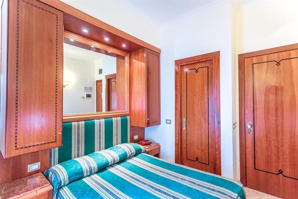 Raeli Hotel Lux photo 2