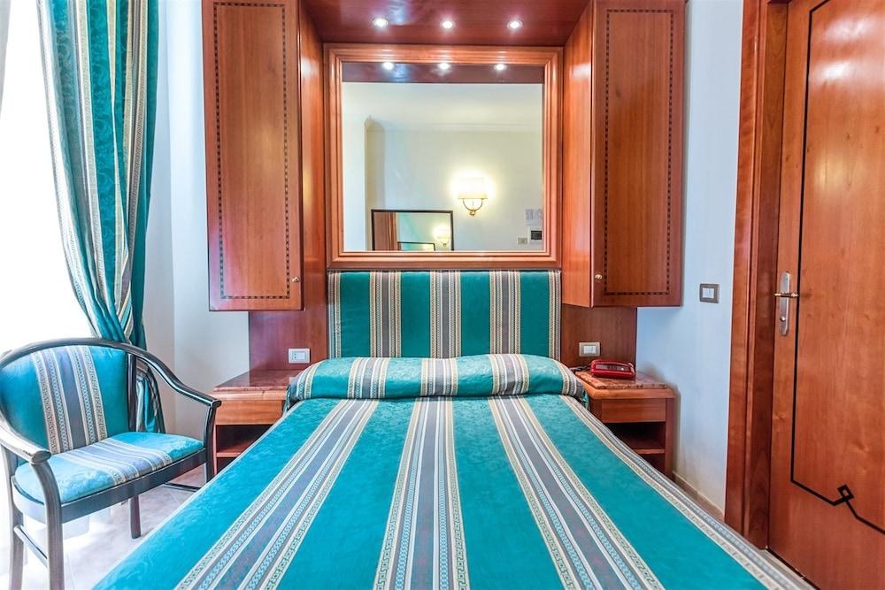 Raeli Hotel Lux photo 3