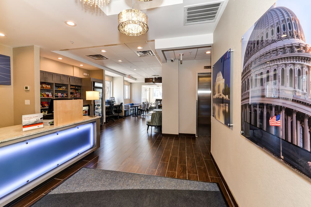 HOLIDAY INN EXPRESS WASHINGTON DC N-SILVER SPRING photo 1