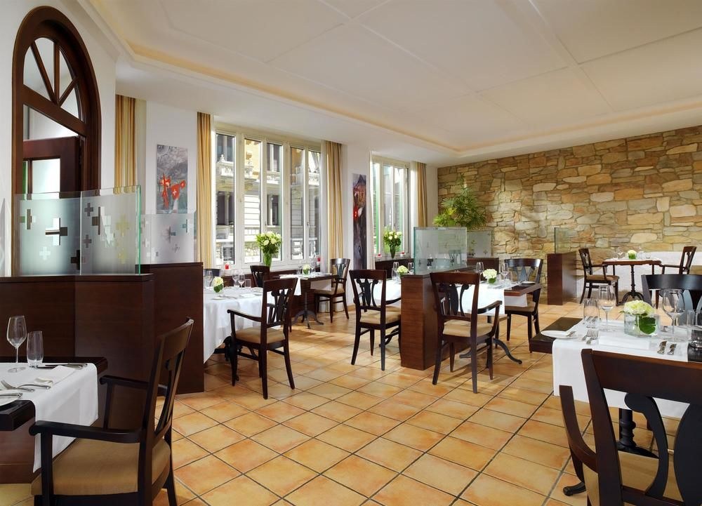 Neues Schloss Privat Hotel Zurich, Autograph Colle