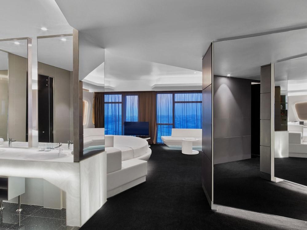V Hotel Dubai, Curio Collection by Hilton photo 4