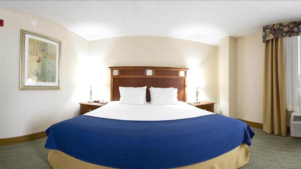 HOLIDAY INN EXPRESS RICHMOND - DOWNTOWN photo 2