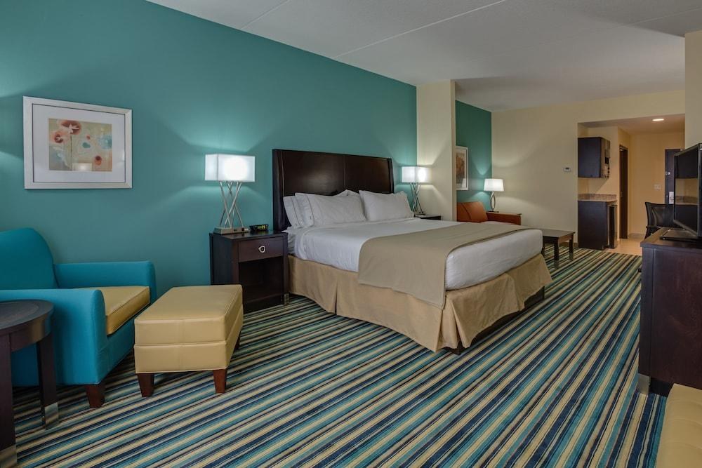 HOLIDAY INN EXPRESS & SUITES ORLANDO EAST-UCF AREA photo 3