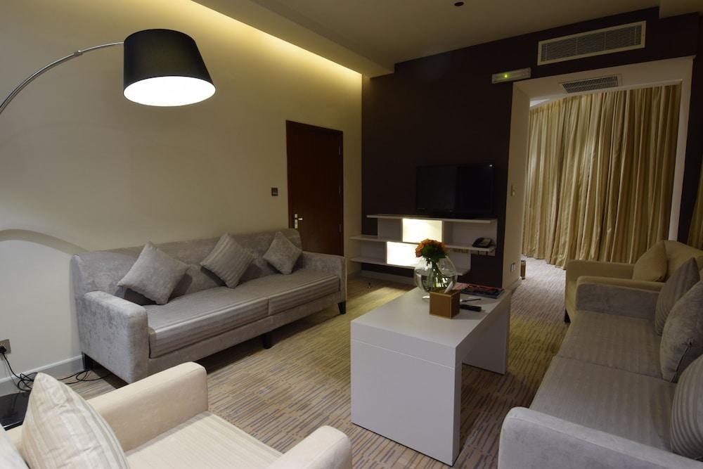 HOTEL NOVOTEL SUITES RIYADH DYAR photo 2