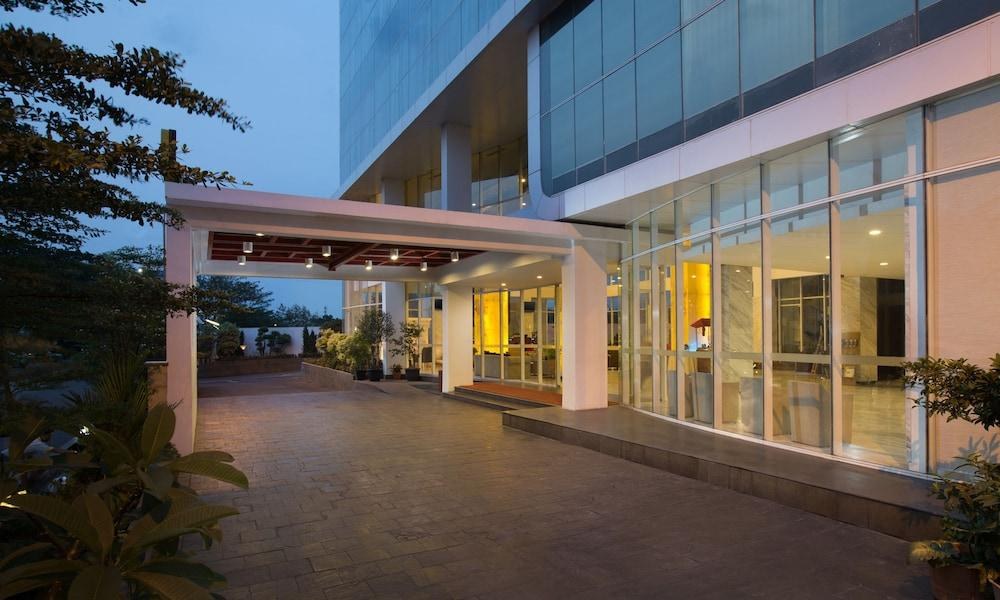 HARISTON HOTEL & SUITES photo 2
