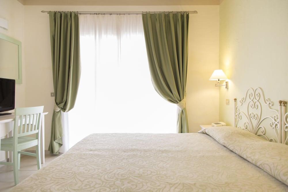 Blu hotel Laconia Village photo 3