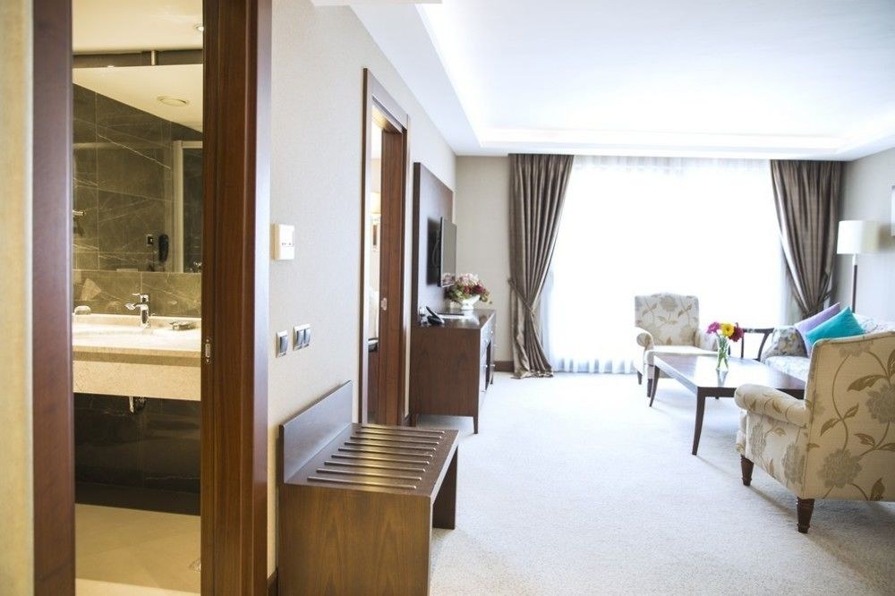 Grand Aras Hotel & Suites
