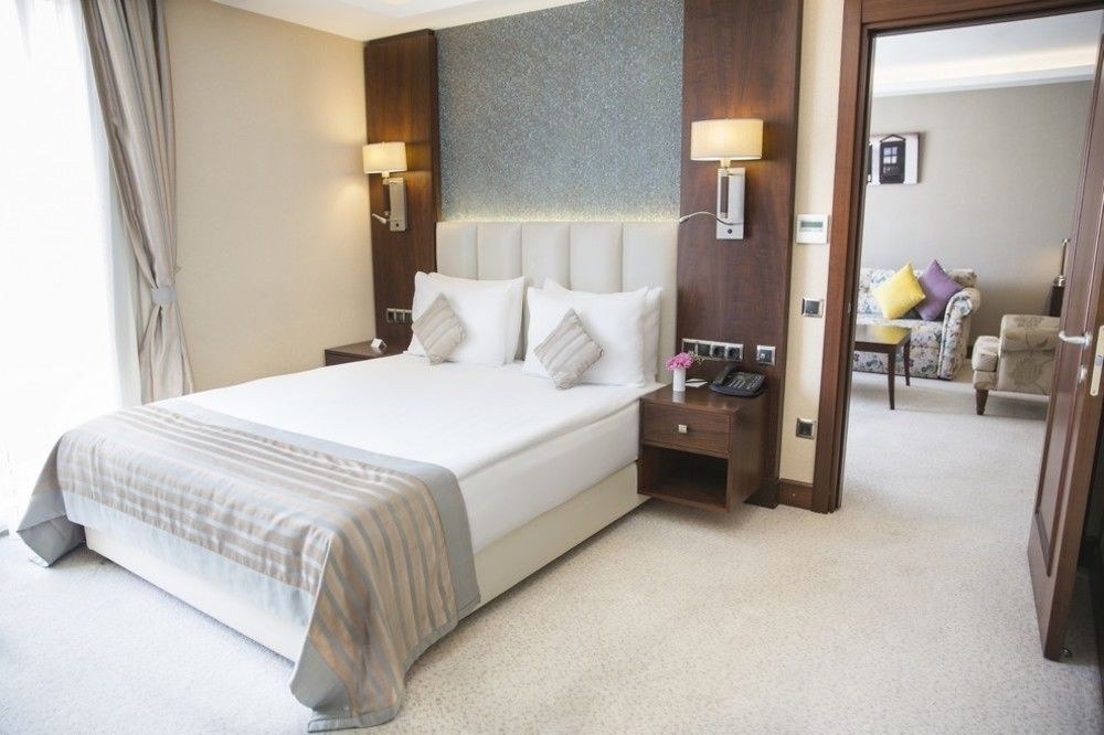 Grand Aras Hotel & Suites photo 1