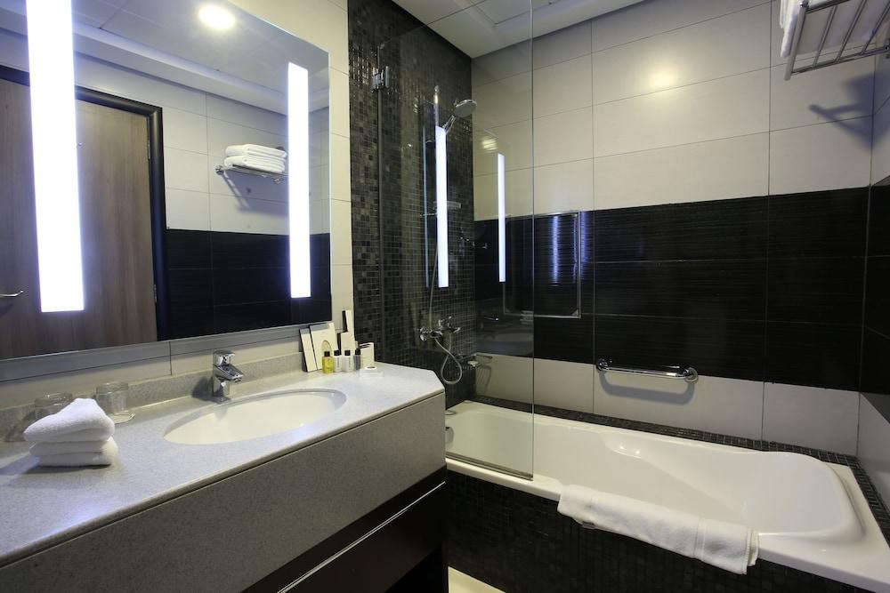 Ramada by Wyndham Dubai Barsha Heights photo 2