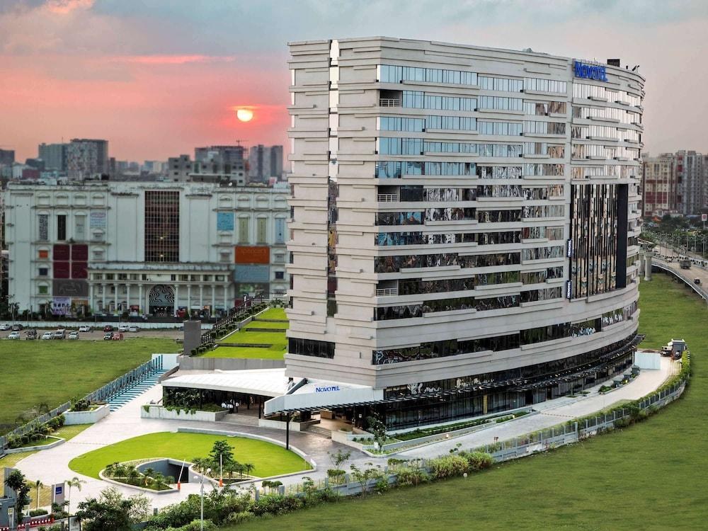 NOVOTEL KOLKATA HOTEL AND RESIDENCES photo 2