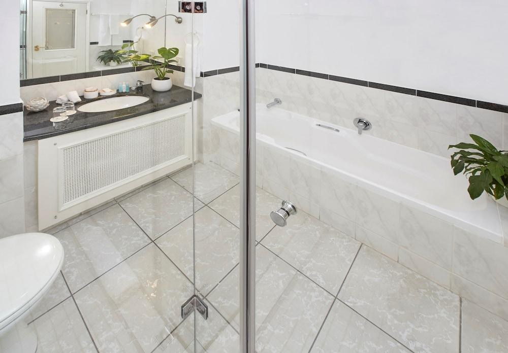 The Bantry Bay Aparthotel by Totalstay photo 3