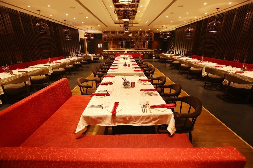 PRIDE PLAZA HOTEL AEROCITY photo 2
