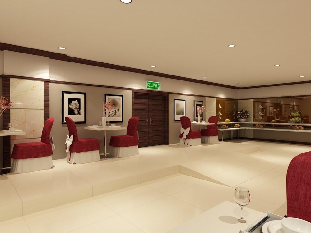 HALLMARK REGENCY HOTEL photo 4