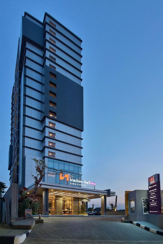 SWISS-BELINN SIMATUPANG photo 2