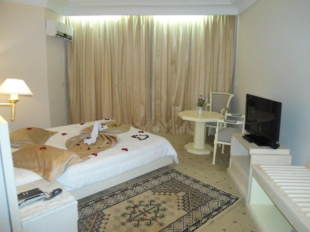 ORIENT PALACE photo 3