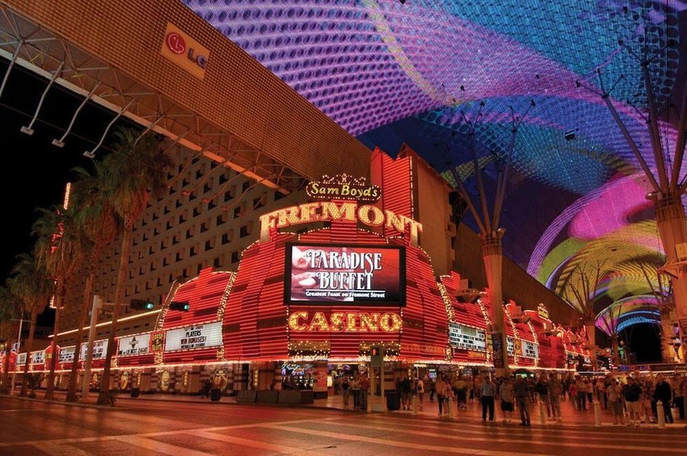 FREMONT HOTEL AND CASINO photo 2