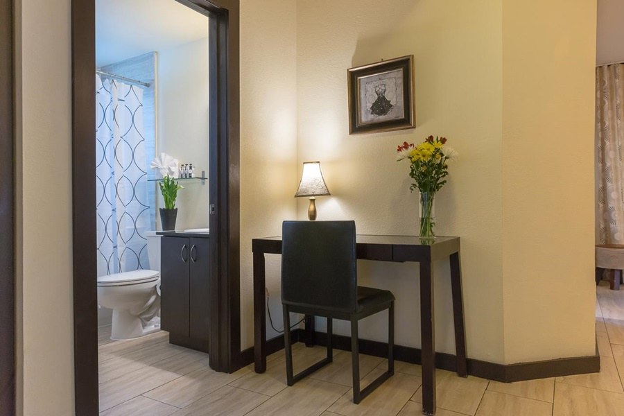 TRADEWINDS APARTMENT HOTEL photo 4