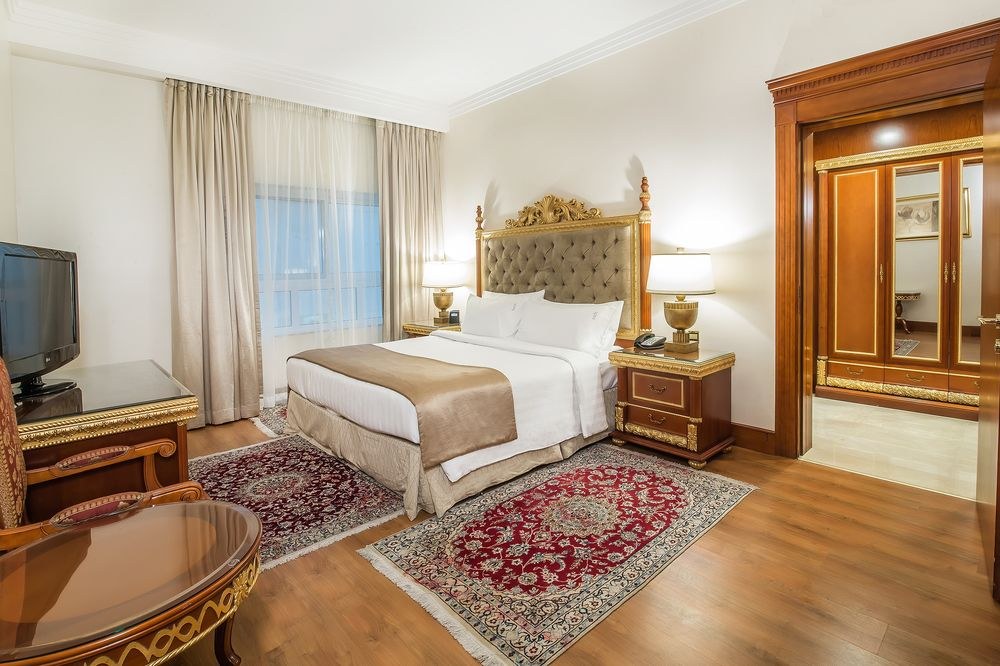 HOLIDAY INN BUR DUBAI - EMBASSY DISTRICT photo 1