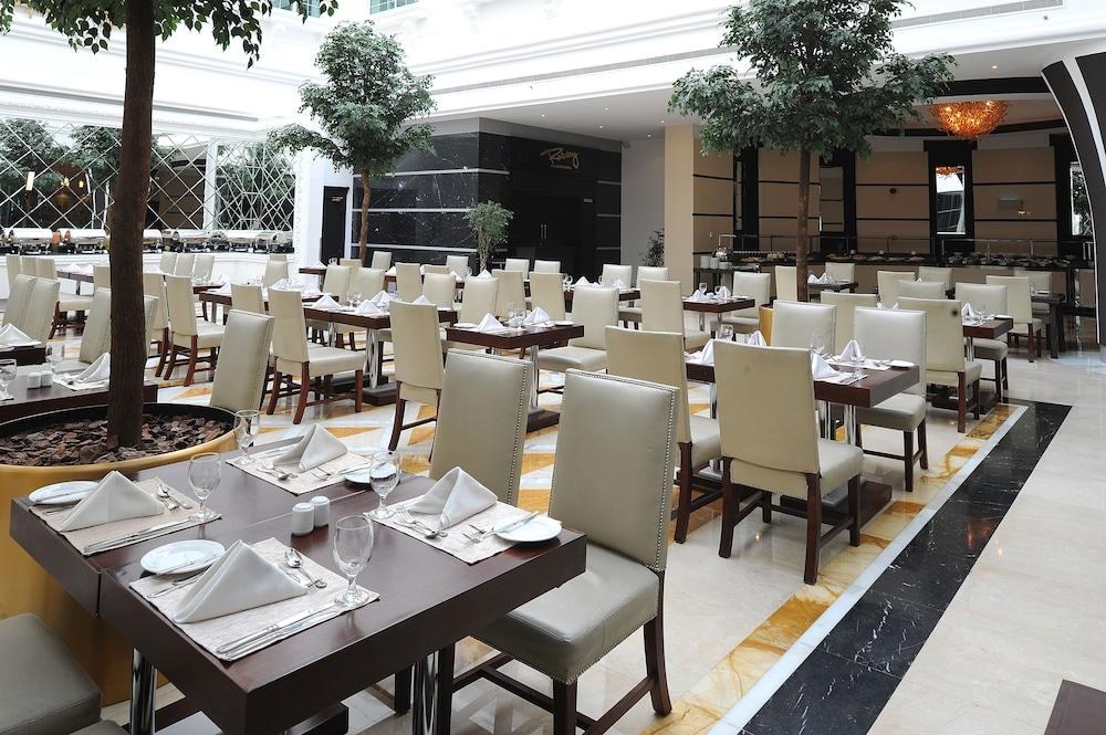 HOLIDAY INN BUR DUBAI - EMBASSY DISTRICT photo 3