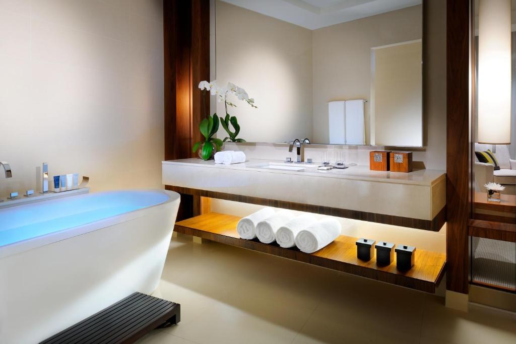 JW MARRIOT MARQUIS DUBAI photo 2