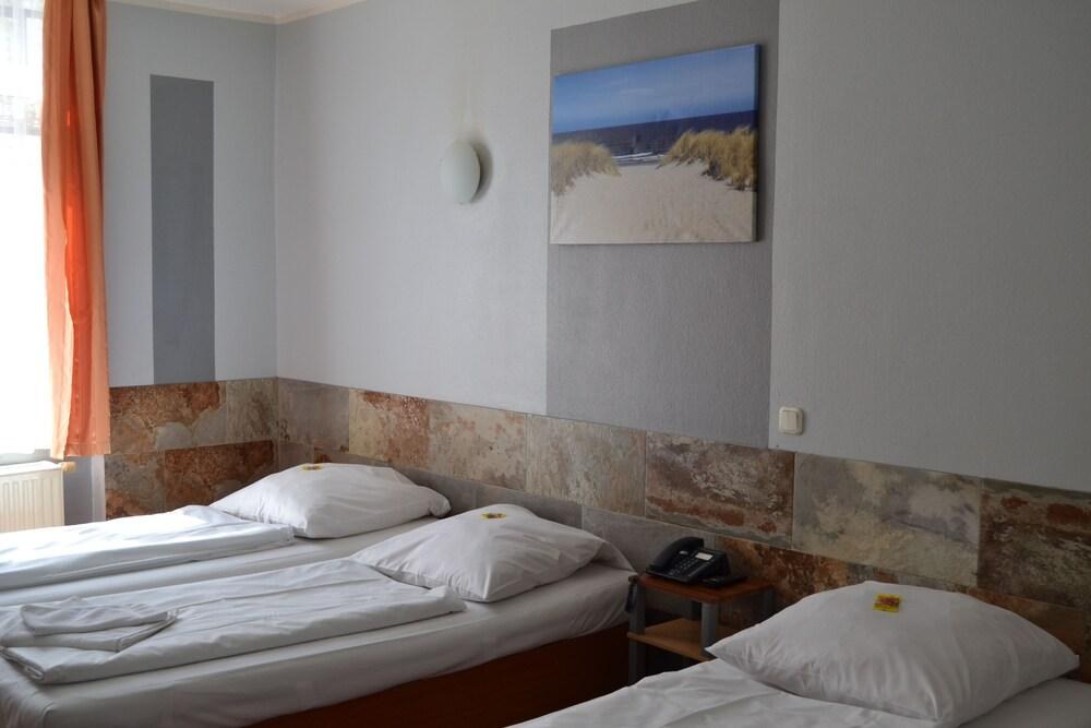 Angel Hotel photo 2