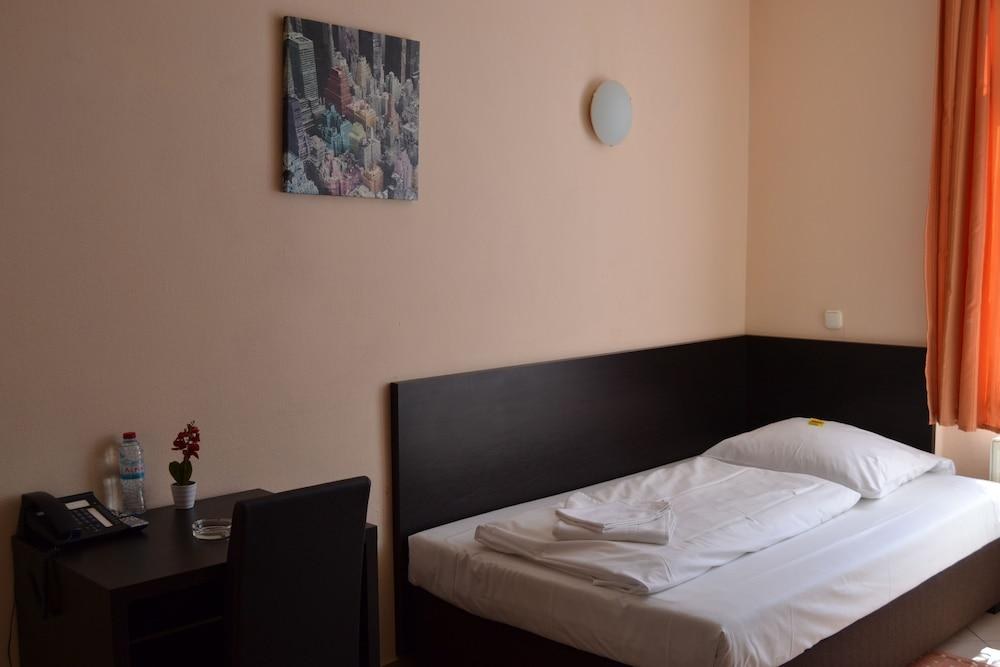 Angel Hotel photo 3