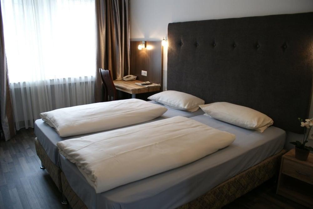 Bahn Hotel Dusseldorf photo 4