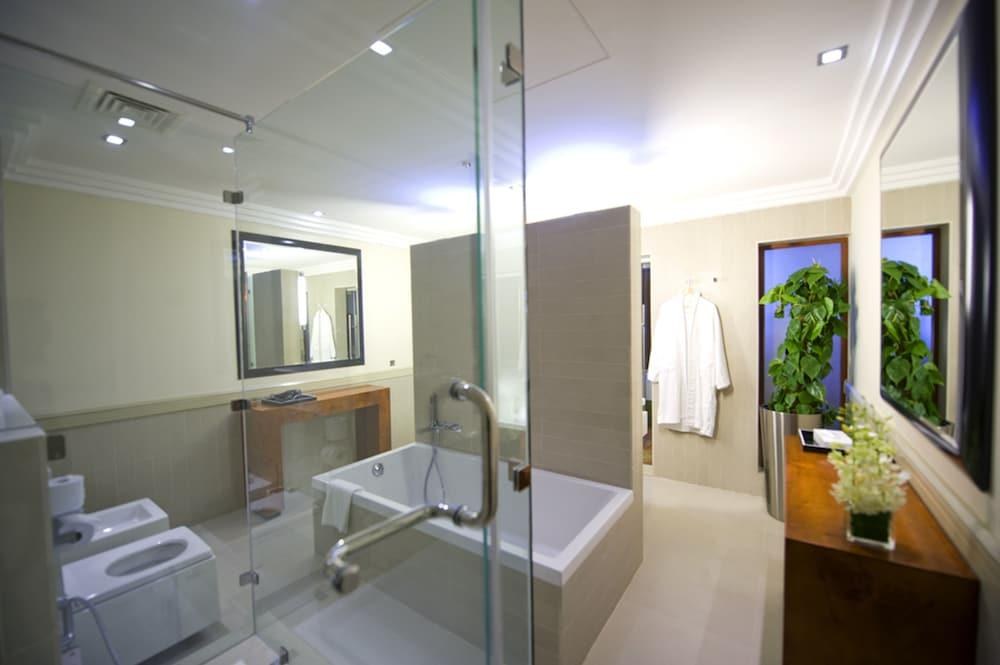 MILLENNIUM AIRPORT HOTEL photo 2
