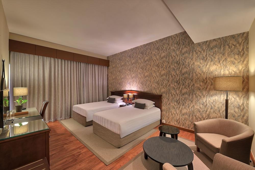 MAJESTIC CITY RETREAT HOTEL photo 2