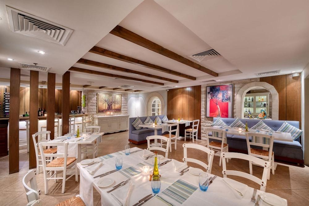 MAJESTIC CITY RETREAT HOTEL photo 3