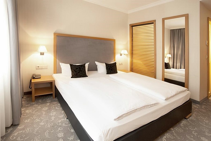 TOWNHOUSE HOTEL photo 1