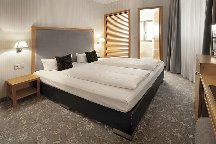 TOWNHOUSE HOTEL photo 2