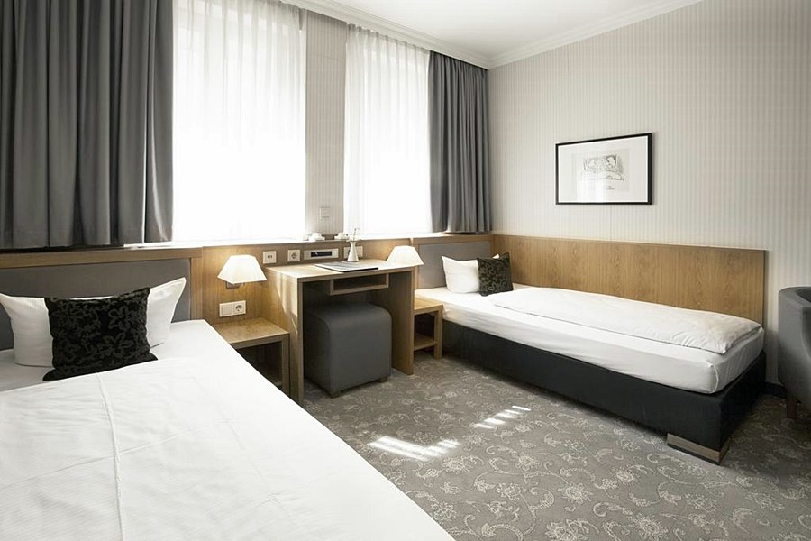 TOWNHOUSE HOTEL photo 3