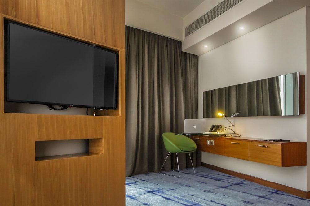 Media One Hotel Dubai photo 3