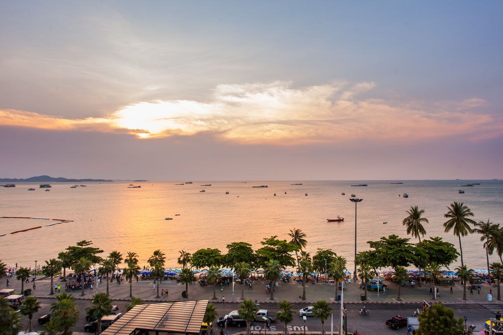Eastiny Plaza Hotel Pattaya photo 2
