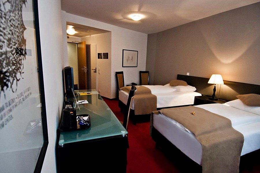 THE CORNER HOTEL photo 2