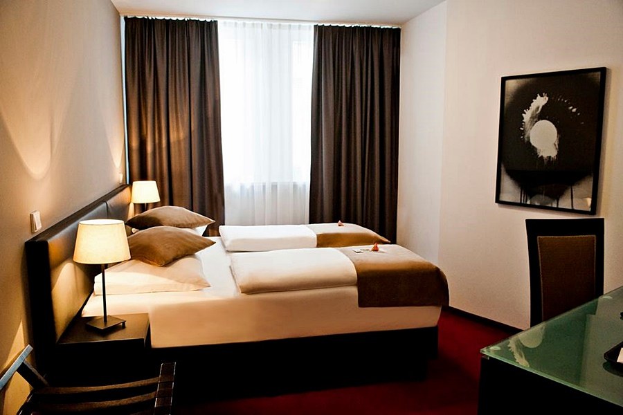 THE CORNER HOTEL photo 3