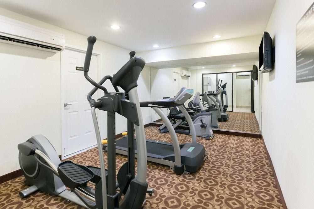 Super 8 by Wyndham Decatur/Dntn/Atlanta Area photo 3