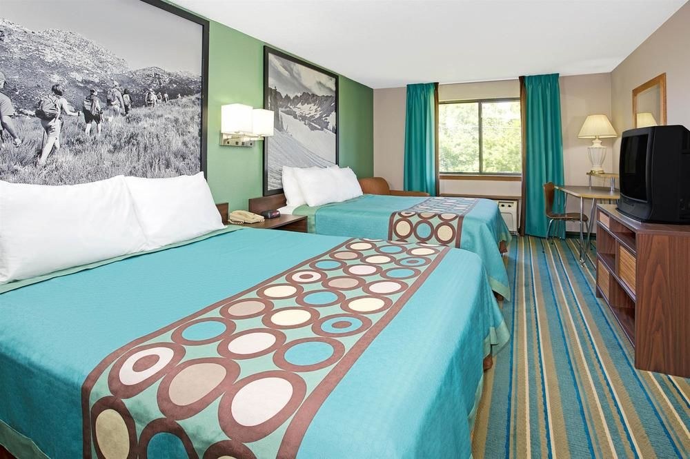 Super 8 by Wyndham Denver Stapleton photo 1