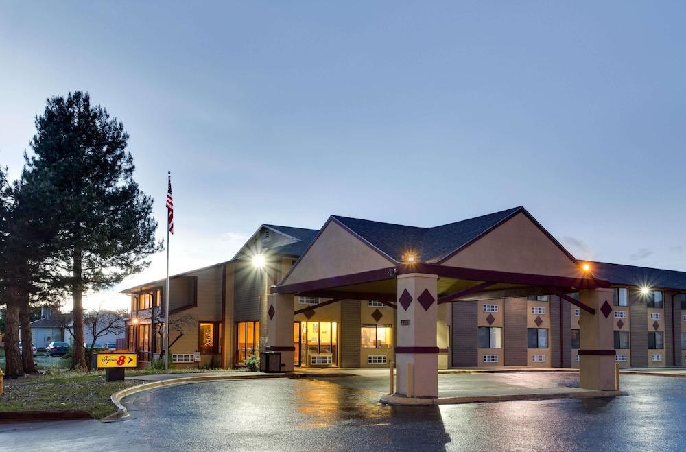 Super 8 by Wyndham Denver Stapleton photo 3