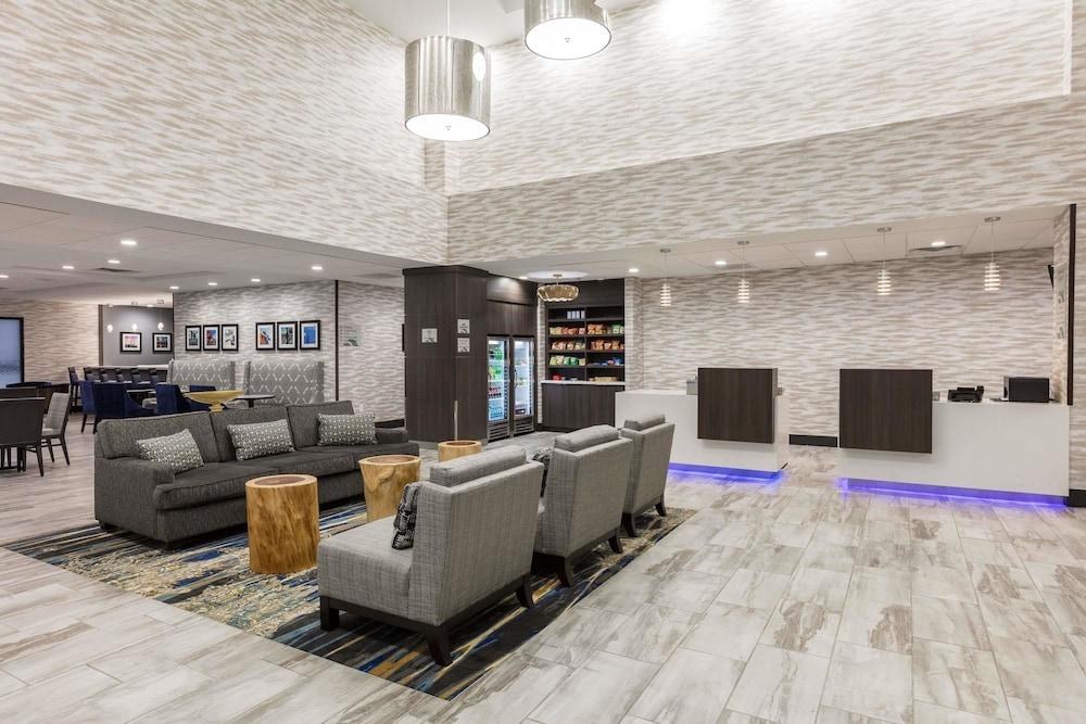 Wingate by Wyndham Dallas Love Field photo 2