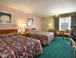 Super 8 by Wyndham Des Moines photo 2