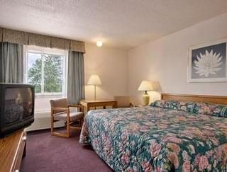 Super 8 by Wyndham Des Moines photo 3