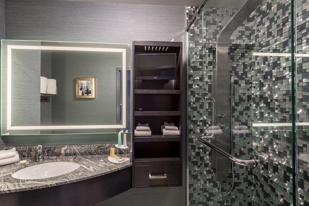 APPLAUSE HOTEL CALGARY AIRPORT photo 2