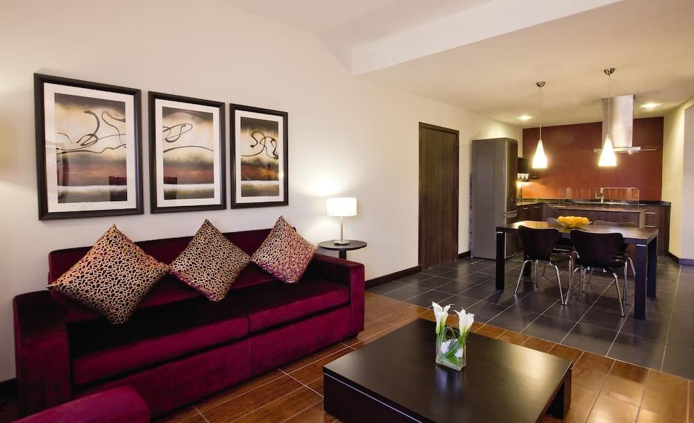 MOVENPICK HOTEL APARTMENTS AL MAMZAR photo 2